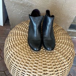Kensie Black leather ankle boots. Size 7 1/2 M